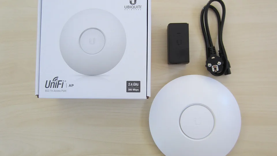 נקודת גישה Ubiquiti UniFi — רומינג Wi‑Fi בעסק